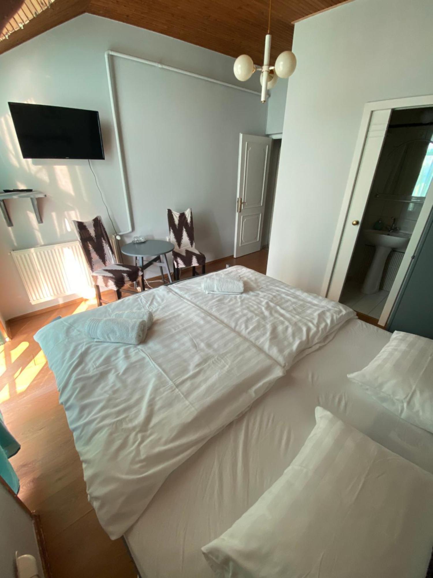 Fiorita Vendeghaz Bed and Breakfast Eger Exteriör bild